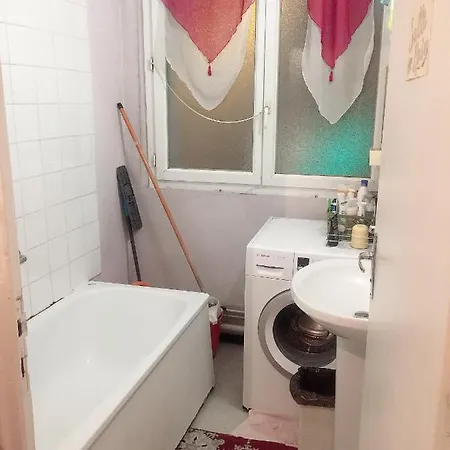 Sinath Une Chez Habitant 아파트